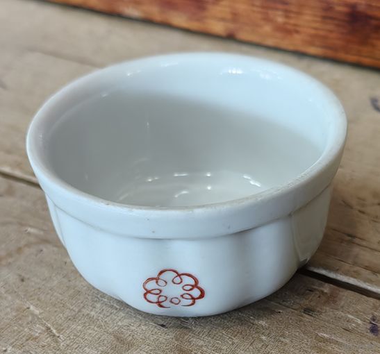 Солонка фарфоровая из СССР