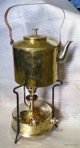 Латунные примус и чайник.