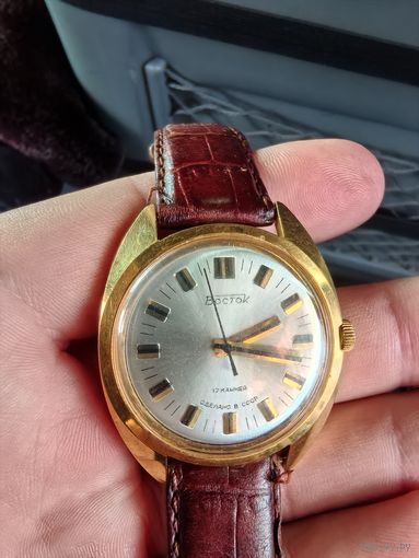 Часы ссср восток позолота ау10, на ходу, состояние