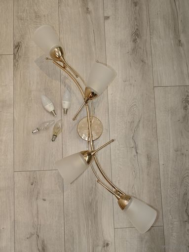 Потолочный светильник.