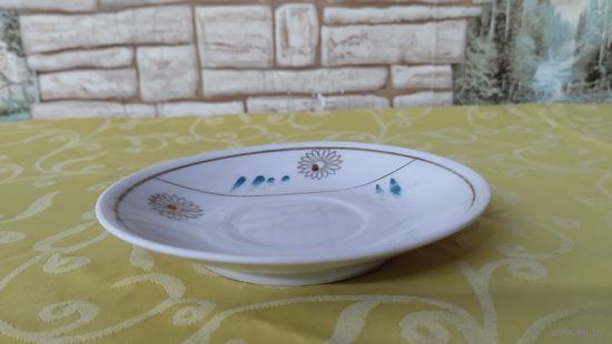 Блюдце кофейное эпохи СССР. Бориславский фарфоровый завод (Борислав), 1974-1984 гг