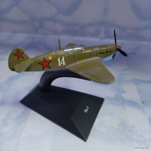 Модель самолёта Як-7