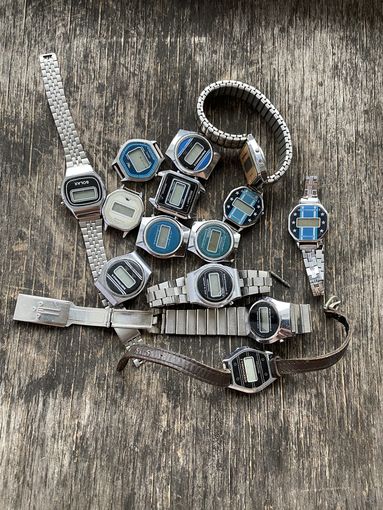 Часы Электроника женские  ( Лот с рубля )