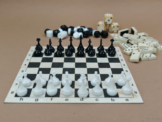 Шахматы дорожные. Игровой набор. Шахматы Шашки Домино Кости. Полный комплект. С рубля.