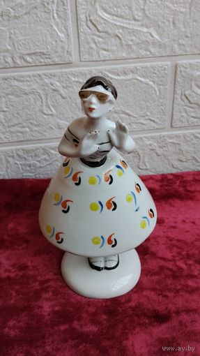 КОЛЛЕКЦИОННАЯ ФАРФОРОВАЯ СТАТУЭТКА СПЛЕТНИЦА СКЛОЧНИЦА ИЗ СЕРИИ РАЗГОВОР ЛФЗИ СССР РАННЯЯ ОРИГИНАЛ РАСКРАС 2 Распродажа Коллекции ! Экспресс  Аукцион с рубля без МПЦ и прочего .Много лотов в продаже .