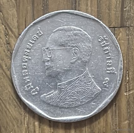 5 Бат Таиланд.