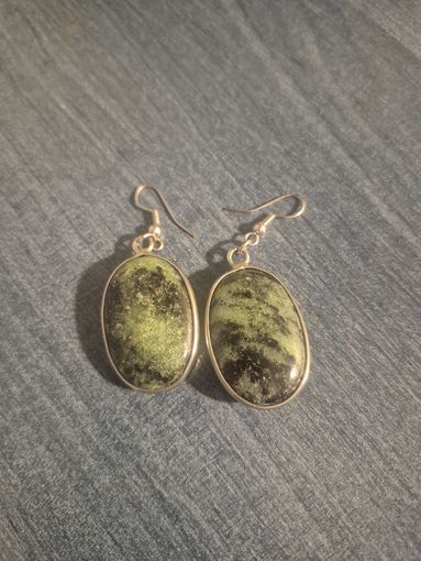 Серьги . (Камень,стекло)не понятно. См.фото