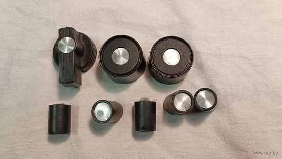 Радиоприёмник Ишим . Ручки . Лот 1 .