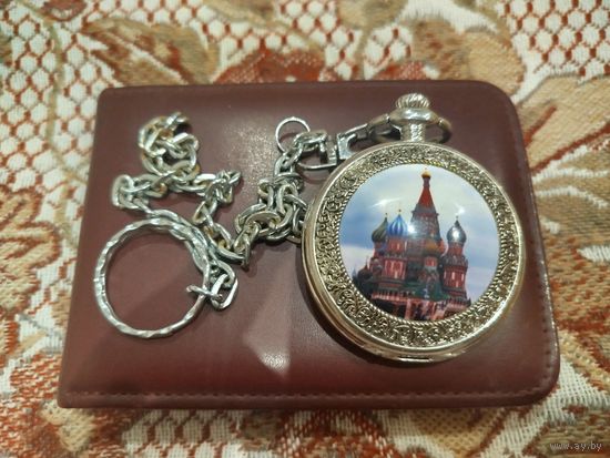 Часы с храмом