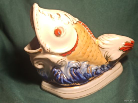 Фарфоровая статуэтка-салфетница, карандашница Рыба . СССР, Коростень