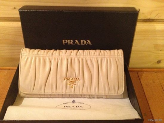 Prada кошелек молочного цвета из кожи ягненка в оригинальной упаковке, 100% оригинал