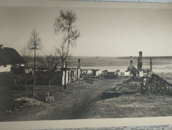 Фото ПМВ Боец в уничтоженной деревни,восточный фронт.Из альбома 4 армии австро-венгрии.Оригинал!