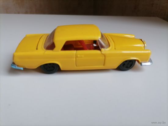 Модель Мерседес Mercedes 250 SE A-19  CCCP.