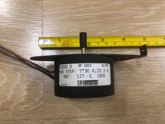 Шаговый двигатель