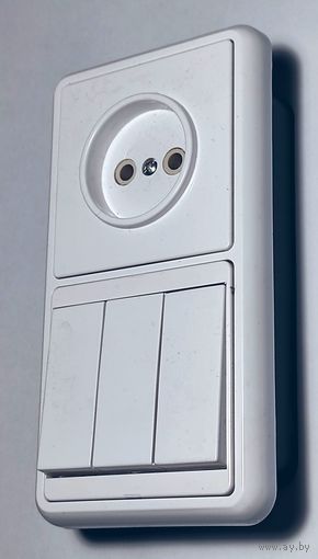 Блок 3-клавишный выкл + розетка скрытой установки