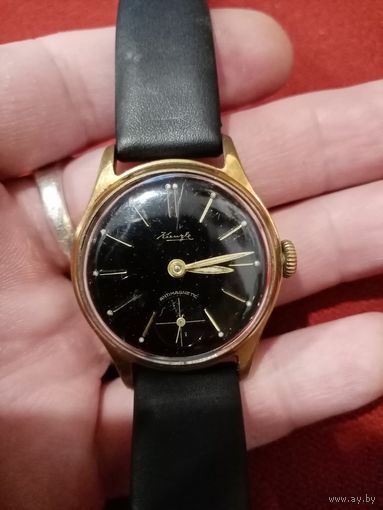 Часы наручные женские Kienzle  на ходу. 3х3см