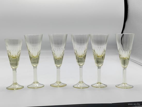 Набор рюмок на ножке. Предположительно царская Россия.