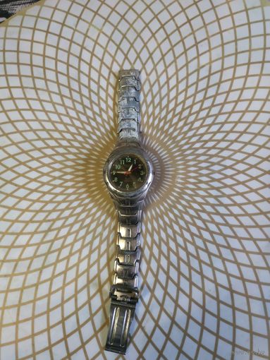 Часы наручные с браслетом OMAX . В ремонт,коллекцию,на запчасти. Состояние на скане.