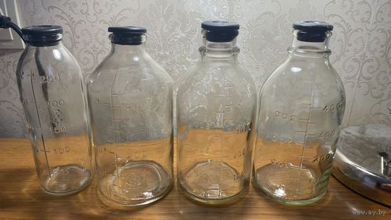 Бутылка аптечная с пробкой.