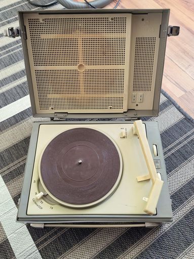 Проигрыватель грмампластинок Концертный 3,. СССР. 1974 года. ТОРГ!