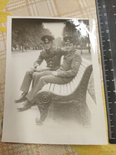Фотография. У солдата выходной. Артиллеристы в увольнении. Ретро СССР .