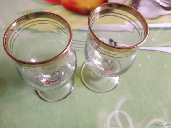 Две винтажные рюмки с позолотой.