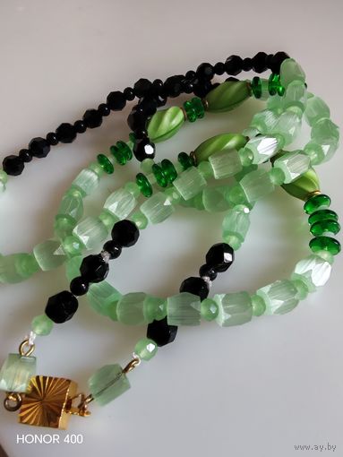 Бусы винтажные. Зелёное сатиновое стекло.