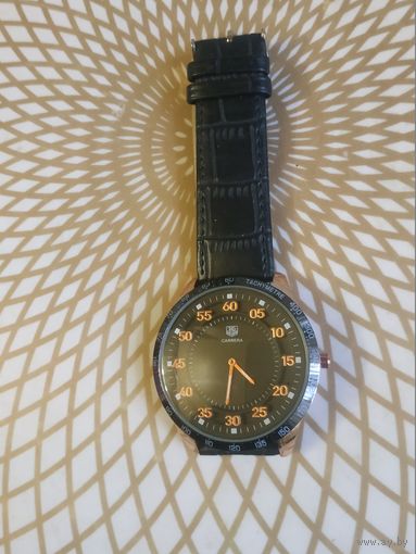 Часы наручные с ремешком. ТИКАЮТ. Состояние на скане. В коллекцию,ремонт,на запчасти.