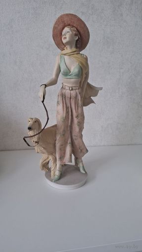 Редчайшая фарфоровая фигура - Девочка с собачкой. Англия, Royal Doulton. Изумительная работа. Из частной коллекции с 1997 года.