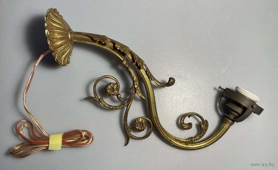 Бронзовый с позолотой старинный канделябр . Светильник