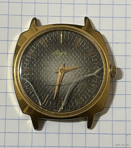Позолоченные часы Луч. Au10. Встряхнув, секунд 5-7 пройдут и останавливаются. Требуется замена стекла.