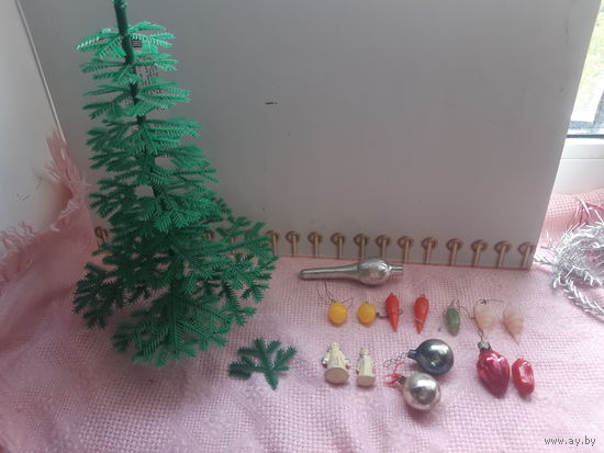 Елочка маленькая с игрушками СССР.