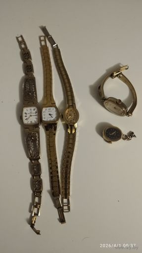 Часы с позолотой и без