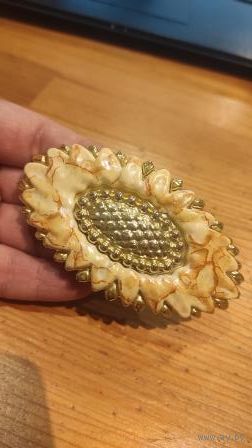 Заколка цветок пластик, 10 на 5 см. Хорошенькая.