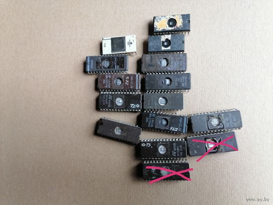 Микросхемы памяти УФ б/у 13шт