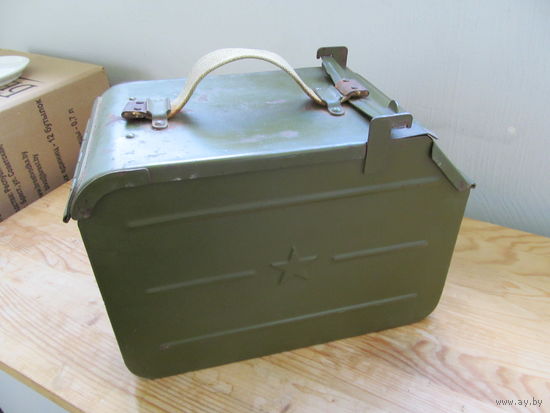 Ящик металлический военный