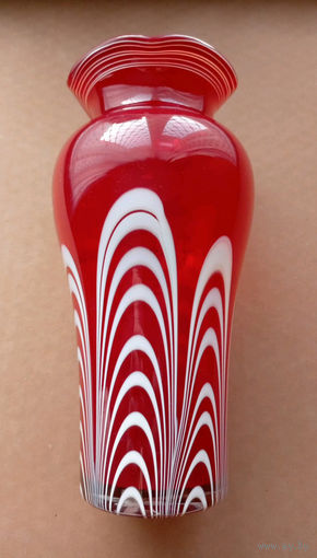 Ваза СЗ Нёман. Цветное красное стекло. (нёманская нить)