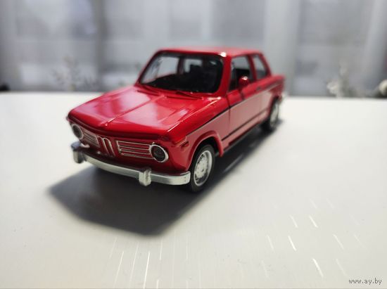 BMW 2002 1:32 машинка металлическая модель автомобиля коллекционная