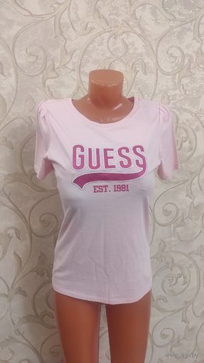 Фирменная майка Guess размер S. Оригинал. Новая, не ношена. Цвет нежно розовый. Длина 363,5 см, ПОгруди 41 см. Состав: 60% хлопок, 40% модал.