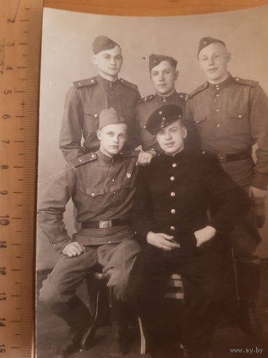 Фото солдат,Западная Украина, г.Стрий,1.05.1954г.