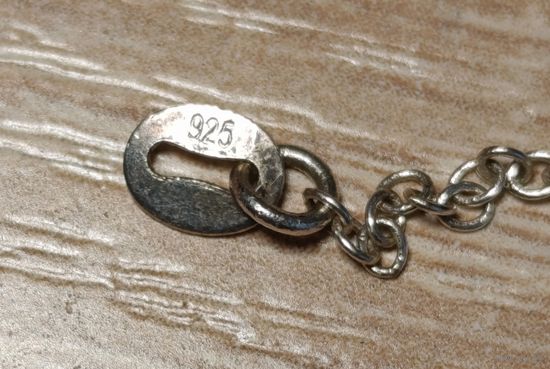 Цепочка, серебро.