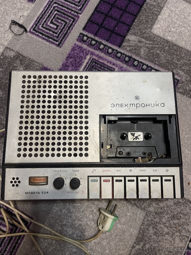 Кассетный магнитофон