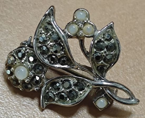 Советская брошь веточка