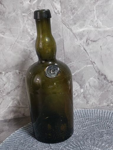 Бутылка пмв с клеймом.