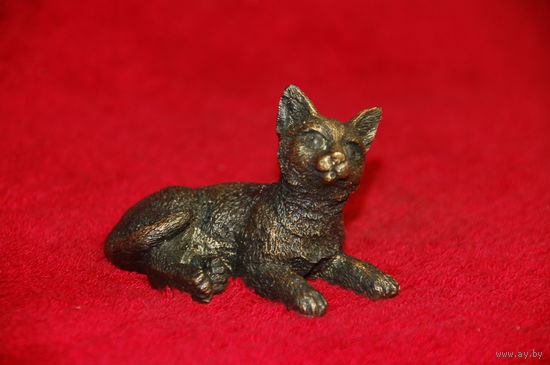 Миниатюра кот , котик лежит , бронза