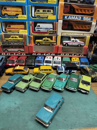 Москвич 427 цвет бирюза. Ставим будильник в понедельник 12 января и выигрываем классные модели!