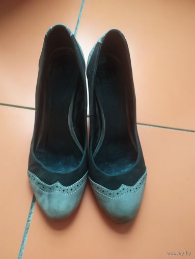 Туфли с необычной формой каблука 38-39