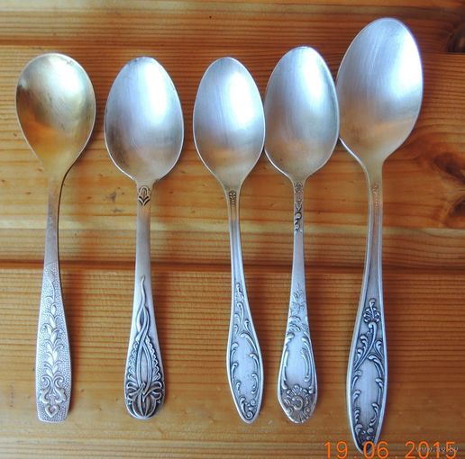 Ложки чайные  (4 шт.), десертная, крайняя слева с позолотой, мельхиор, СССР