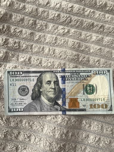 100 $ купюра с редким номером LK 90000971 E