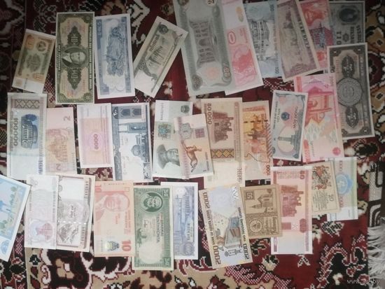 Продаю боны. Разные страны, год одним лотом 400 штук по 2 рубля бона.